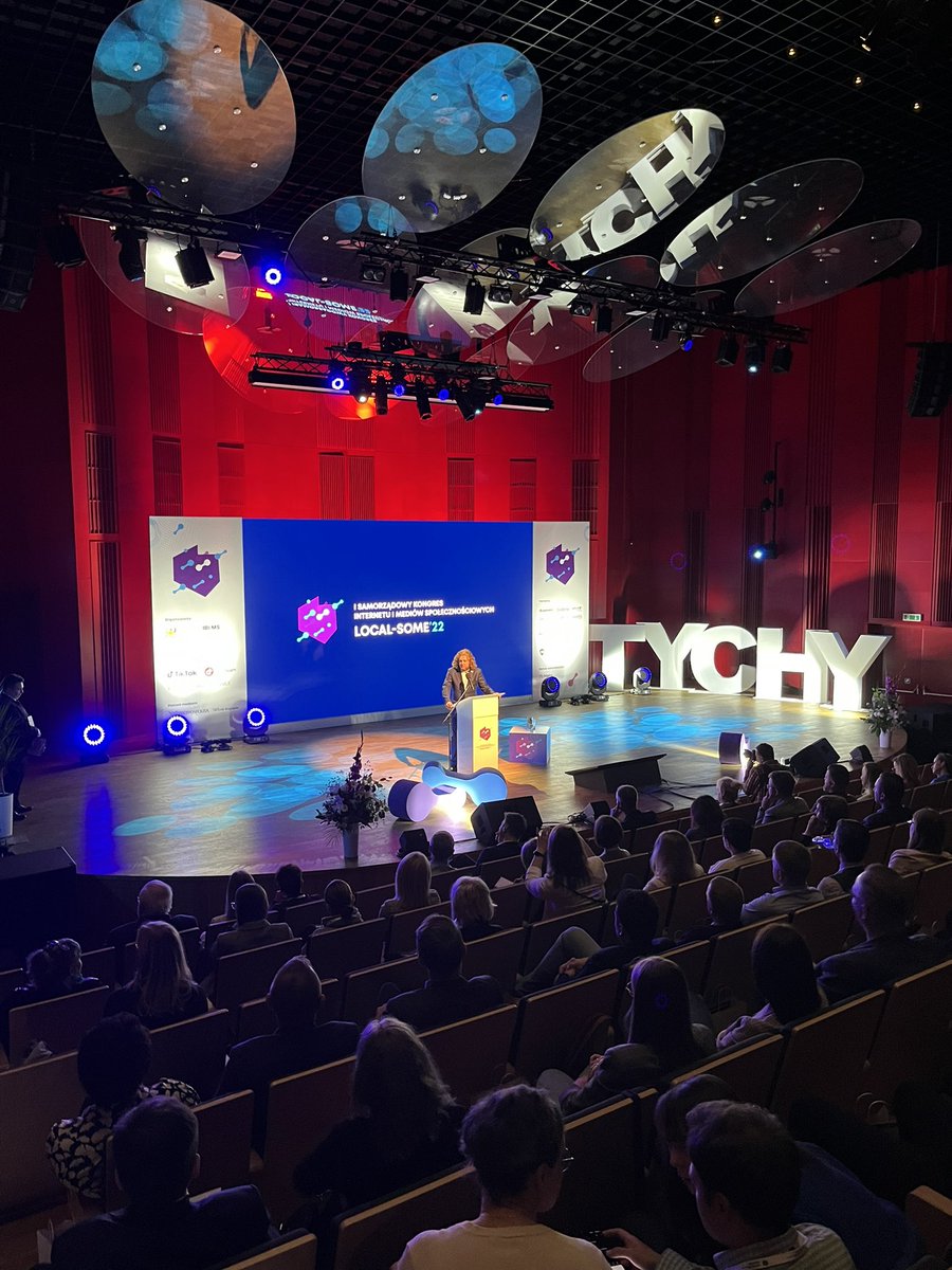 borkowski_lukas's tweet photo. Dziś od rana na #localsome22 - samorządowym kongresie internetu i mediów społecznościowych. Dużo przykładów inspiracji i dobrych rozmów 😉 https://t.co/lD4bWfNFBu