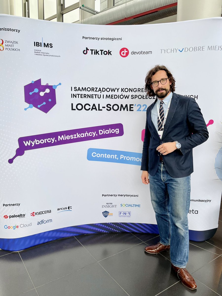 borkowski_lukas's tweet photo. Dziś od rana na #localsome22 - samorządowym kongresie internetu i mediów społecznościowych. Dużo przykładów inspiracji i dobrych rozmów 😉 https://t.co/lD4bWfNFBu