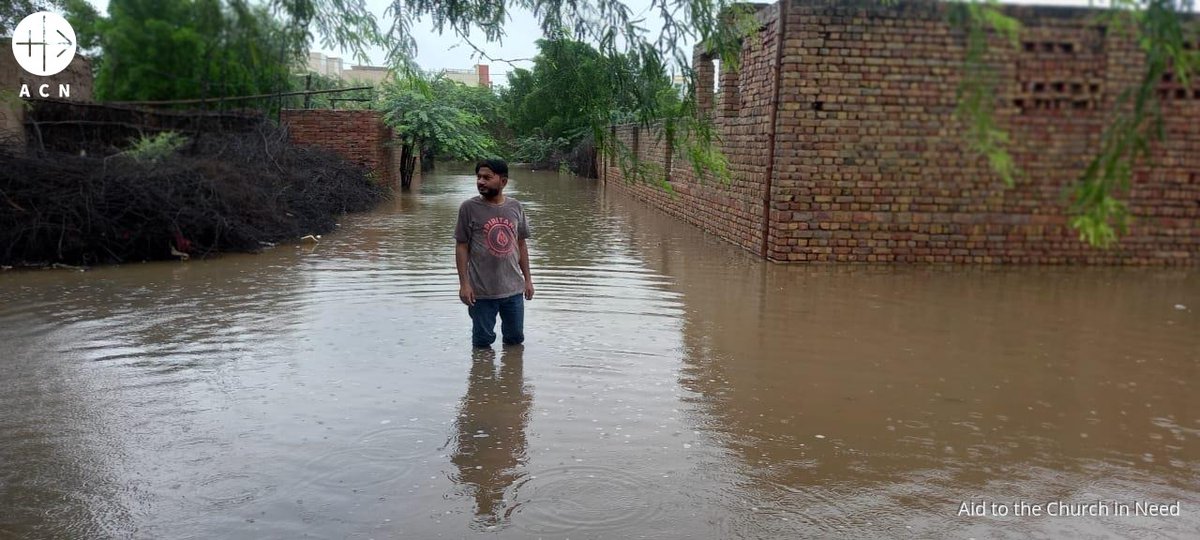 AyudaIglesNeces's tweet image. 🇵🇰 #Pakistan Mons. Travas, Arzobispo de Karachi alerta ante posible hambruna y epidemias debido a las inundaciones. 
🇳🇬 Testimonio de uno de los seminaristas a los que apoyamos.
Hoy a las 21:30👉@TRECEAlDia 
Miércoles a las 12:05👉#EcclesiaAlDía 
📺@TRECE_es