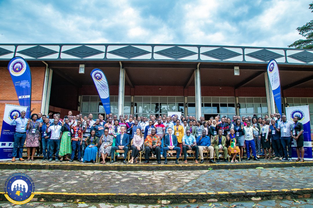 SimecRwanda's tweet photo. Happening:Peace Summer school event, Uganda-Entebbe.5 days sessions that brings more than 100 Youths from great lakes region countries to talk about peace and roles of youth regionally in regards to conflicts and their engagement.
SIMEC under invitation of @visionjeunesse2 attend https://t.co/FEjmd2tZqj
