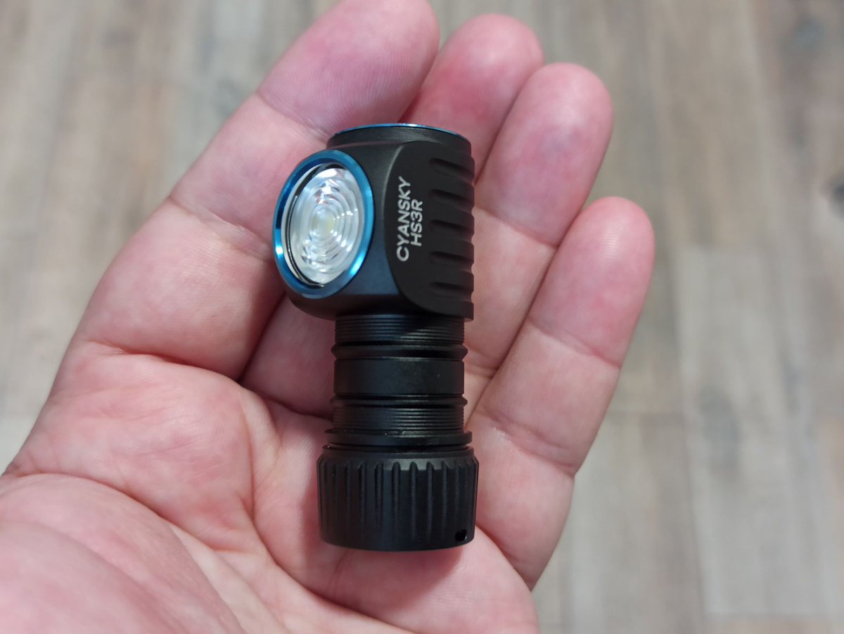 cyanskylight's tweet image. You'll love this multi-use light #cyanskyhs3r. Small but bright, its thumb-sized body can hit a max of 1100lm and 135m beam throw. It can be used as a headlamp, a portable lamp, a mini flashlight that can be carried around, and more.
#ledheadlamp #miniflashlight #edclight #torch