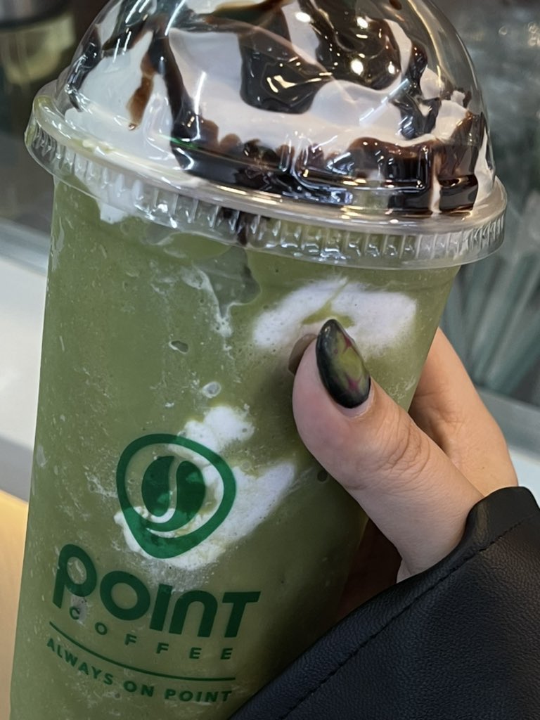 matcha frappe upsize + oat milk + low sugar point coffee cuma 40ribu. mana enak, orgils