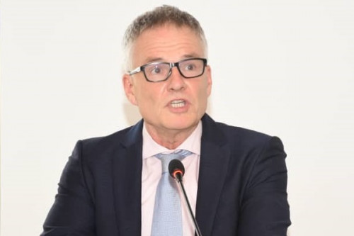 237online's tweet image. Arrestation du DG d’Eneo : dans les secrets d’une guerre aux multiples fronts: L’interpellation du directeur général d’Eneo et son audition, pendant près de deux heures, à la direction de la Police judiciaire de Yaoundé, continue d’émouvoir la communauté… investiraucameroun.com/energie/1909-1…