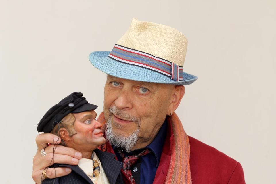 Avui ja fa un any de la mort del director escènic, actor, pedagog i gestor #HermannBonnín.

Dirigí i renovà l'<a href="/institutteatre/">Institut del Teatre</a> entre el 71 i 80.

Aquest dimecres presentem el seu fons, donat per la seva família.

📸J. Atienza 
<a href="/nausicaabo/">Nausicaa Bonnín Dufrenoy</a> <a href="/CulturaDIBA/">Cultura Diputació Barcelona</a> <a href="/EscenariBrossa/">Escenari Joan Brossa</a> <a href="/AADPC/">AADPC</a>