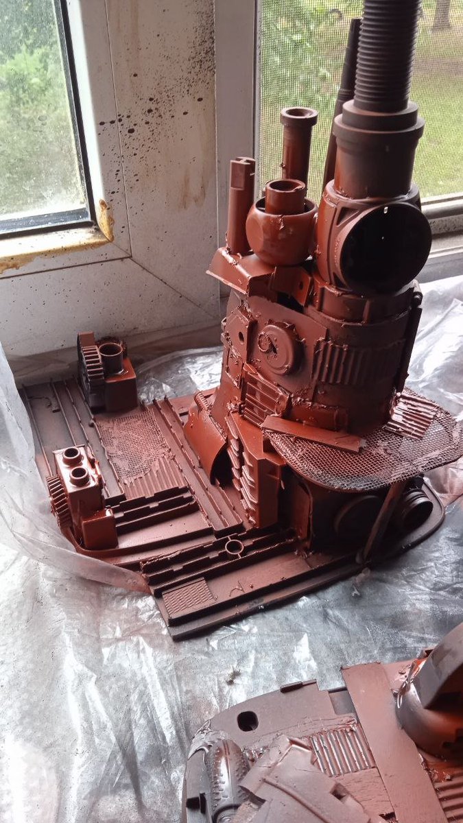 Siginnar's tweet photo. I really like priming. It's rewarding to see how a bunch of colorful junk is unifying together in one tone of black and rust. I will make whole village in this style in progress another 7 buildings.
#DIY #Necromunda #terrain #postapocalyptic #tabletop https://t.co/1T7EcttaFp