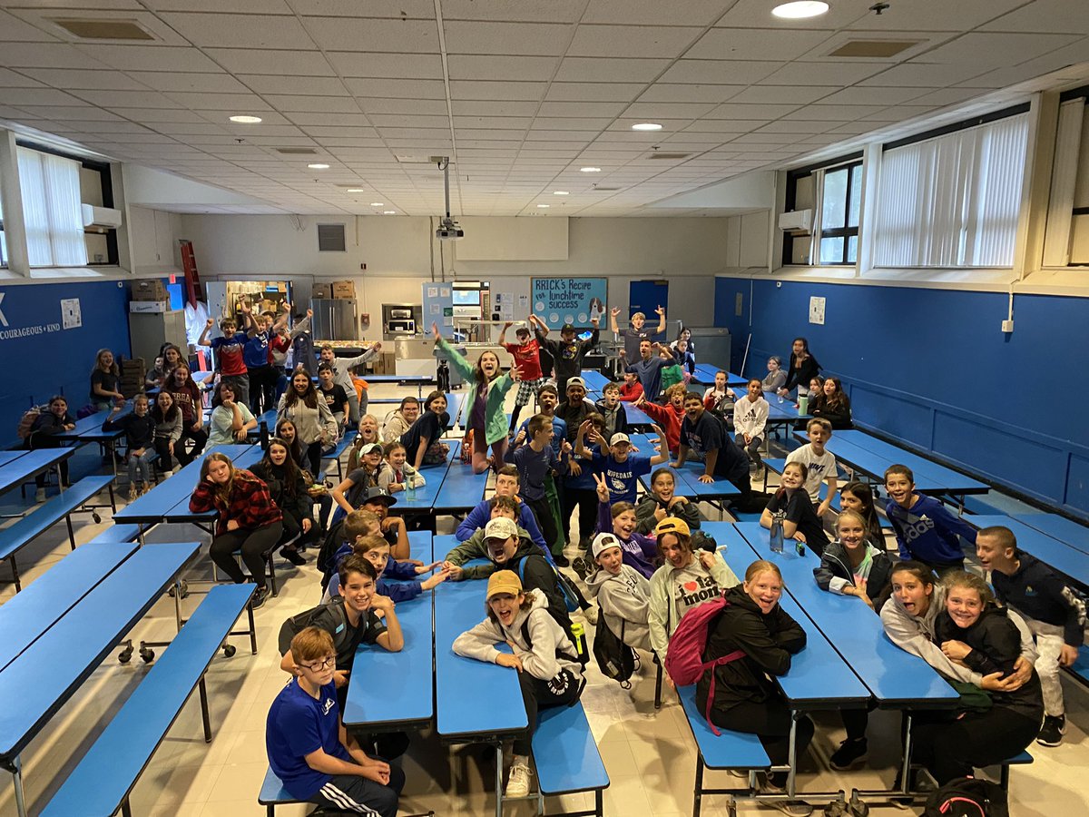 RRICKMemorial's tweet photo. They’re on their way!!  Nature’s Classroom 2022 edition about to begin!! @nchopedale2022 @kcrebasehps https://t.co/xxpckbnXYP