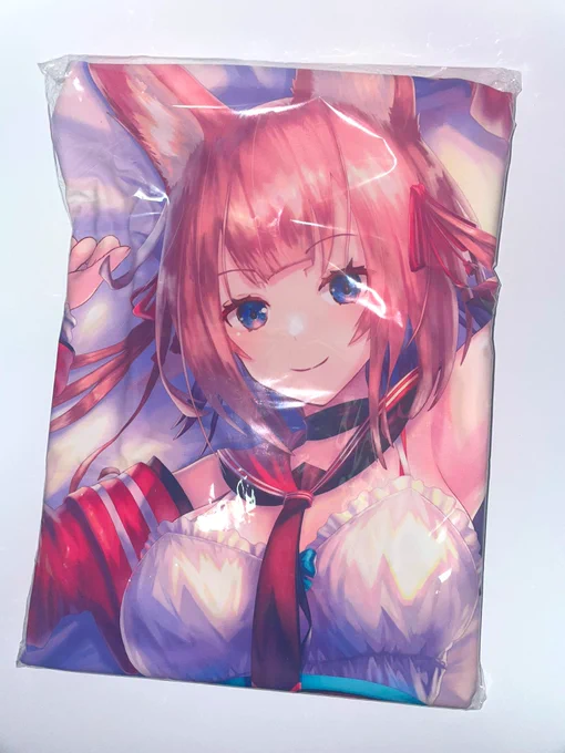手掛けた抱き枕カバーの献品、届いた!出来よくて嬉しいな〜。 