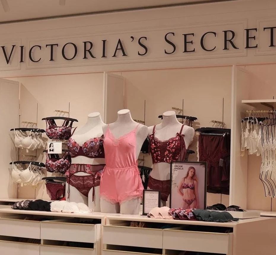 tuteconsult's tweet photo. Victoria's Secret has finally arrived in India. Swipe for a preview inside the store and come all your favourites from glam to everyday.

#VSLovesIndia #VSinIndia #victoriassecret #victoriassecretpink #victoriassecretindia https://t.co/HilFMDZLbD