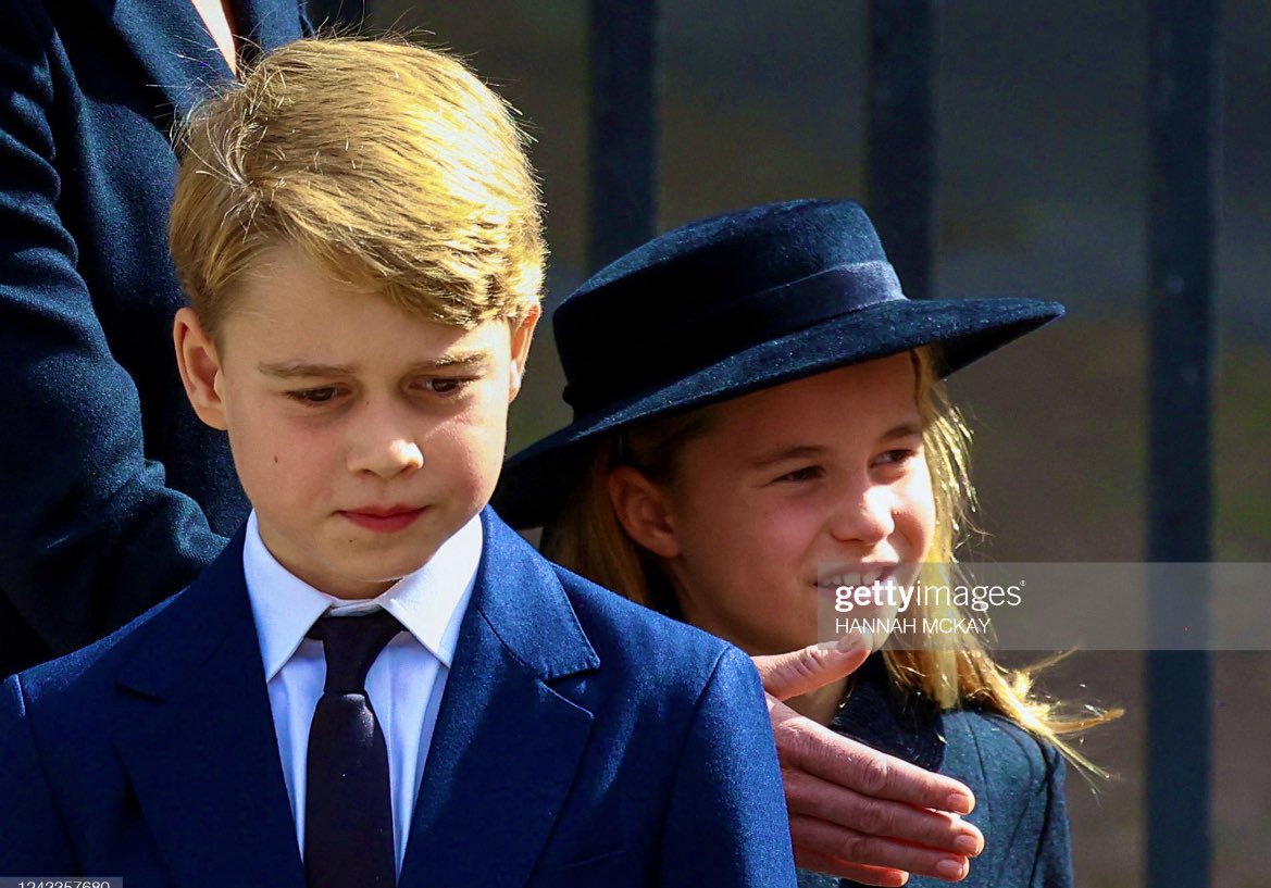 fra_royal's tweet photo. I funerali della Regina Elisabetta II rimarranno nella storia e noi abbiamo assistito a tutto ciò. Tutti loro oggi, nonostante i protocolli da seguire, erano una famiglia normale unita a condividere il dolore per la perdita di una persona cara.
Ciao Lilibeth🤍
#QueenElizabethII https://t.co/3oGIxCi90a
