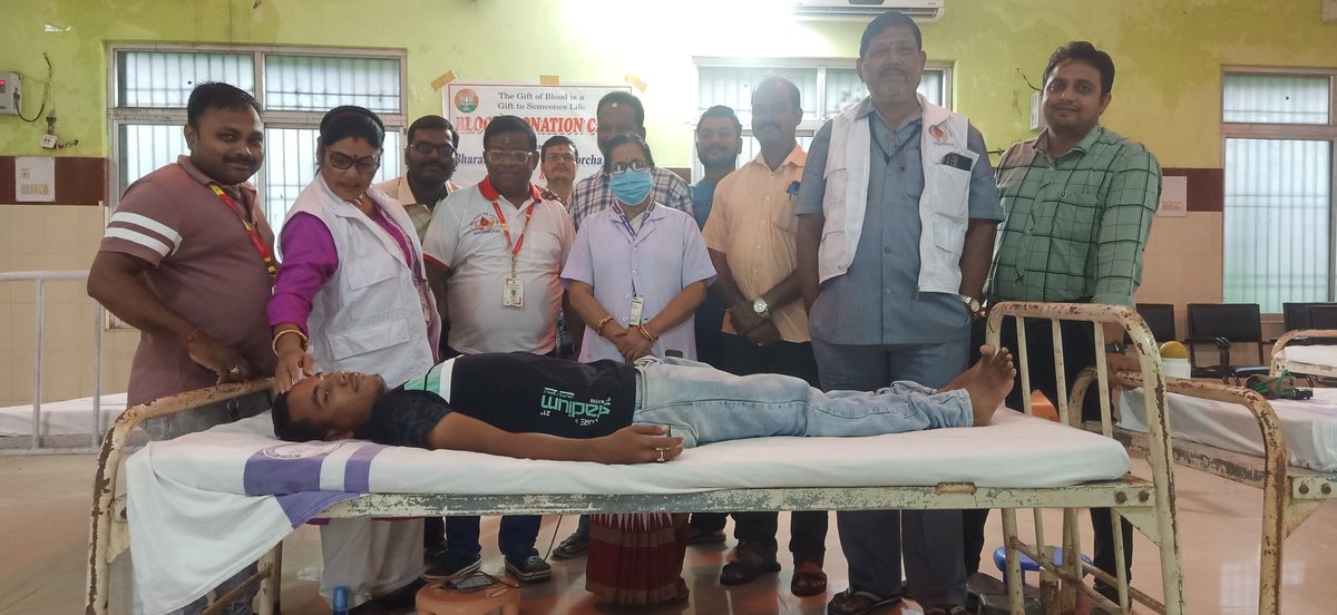SAMARPANPURI's tweet photo. 76 units of healthy blood collected from nooks and corners of raw populi,in the GAM,Puri  on a sublime Monday . Joint venture of samarpan &amp; BJYM
@soumyapatrapuri
@SandArtistManas
@Puri_Official 
@samarth_verma 
@sagarika_nath @SPPuri1 https://t.co/VTlV7ZZi1v