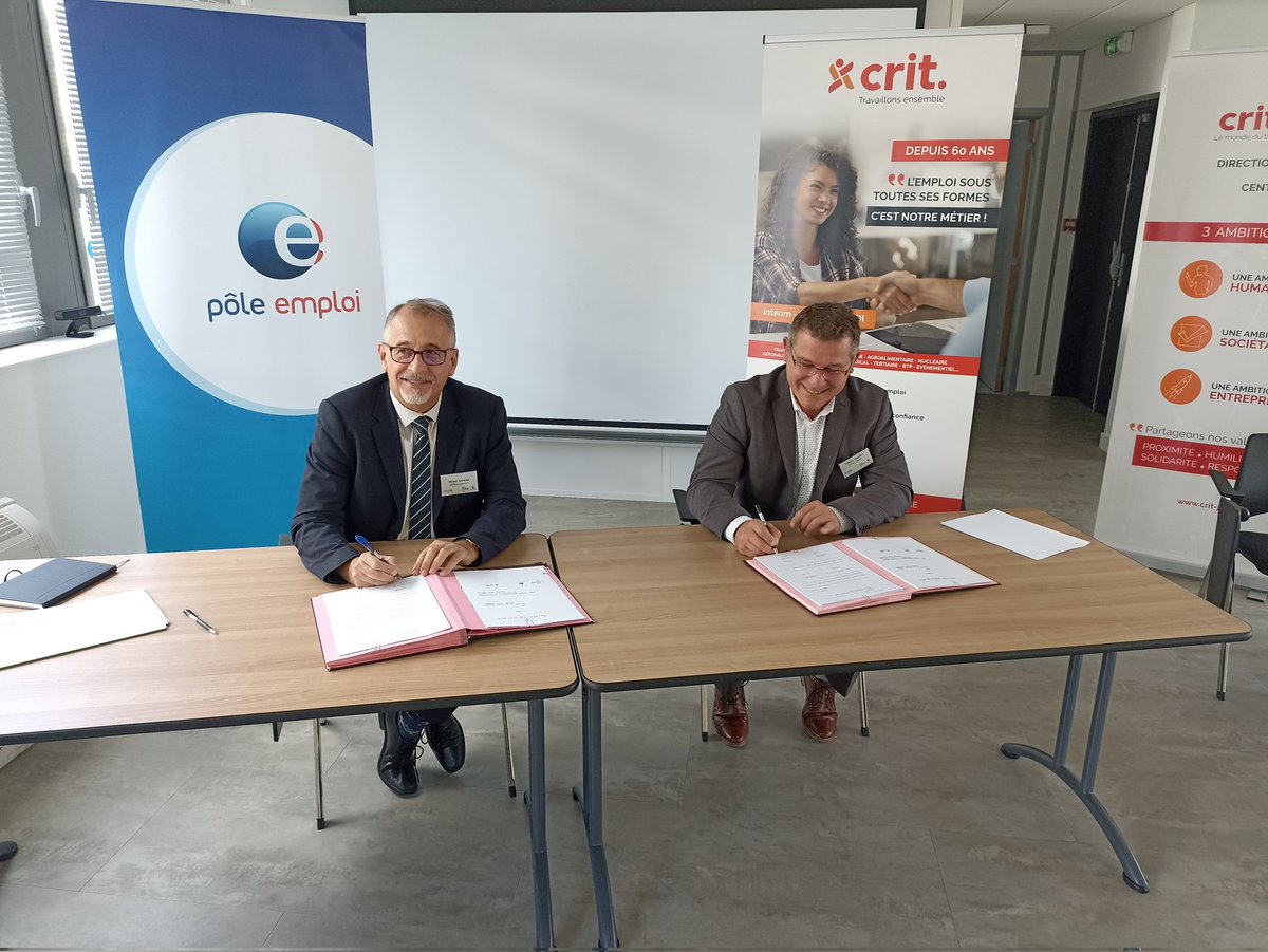 FTravail_BFC's tweet photo. En direct de la signature d'une convention entre @poleemploi_bfc et @CritFrance pour renforcer nos actions en faveur des demandeurs d'emploi et en réponse aux besoins en recrutement des entreprises. #TousMobilisés https://t.co/H5L3PcspYH