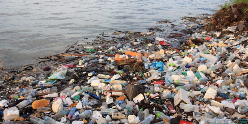#EnviromentUg #ClimateChangeUg
Our cities, towns, and villages are plagued by careless disposal of buveera and plastic bottles and this must stop. Let's join hands and improve the disposal of plastic waste for a better environment. @min_waterUg @MoICT_Ug