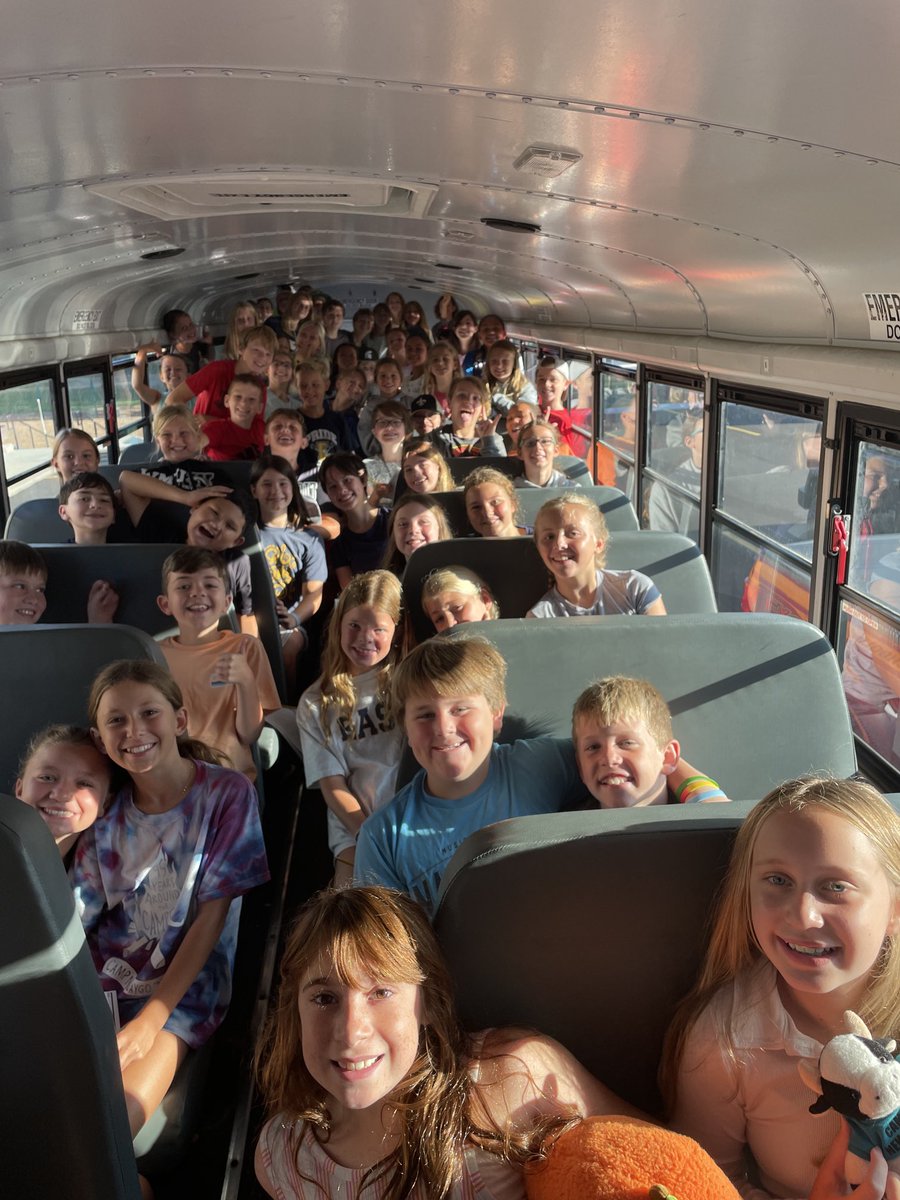 And they’re off! Lakeside 5th grade students, teachers, and parents are headed to Mystic Lake! #kindnesscounts