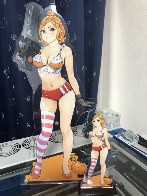 みかんは右手と右脚タイツ。A3勇者サイズみかんと通常サイズみかんアクスタ。 