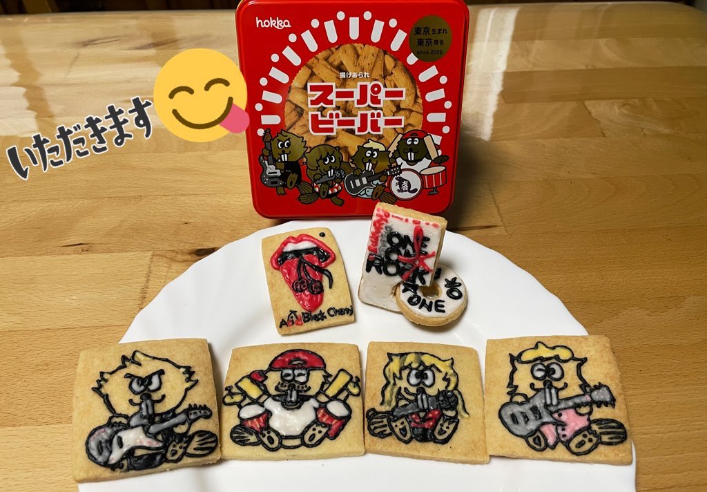 asbeaver1's tweet photo. 今日は1日家に居たからクッキー作ってみた🍪✨️
アイシング初挑戦✨デコボコなって難しかったー💦
やなぎの服水色がなくてピンクにしたら可愛すぎちゃった(´>∀<｀)ゝﾃﾍ♡

#SUPERBEAVER 
#スーパービーバー缶
#北陸製菓 https://t.co/cvNIPMXriP