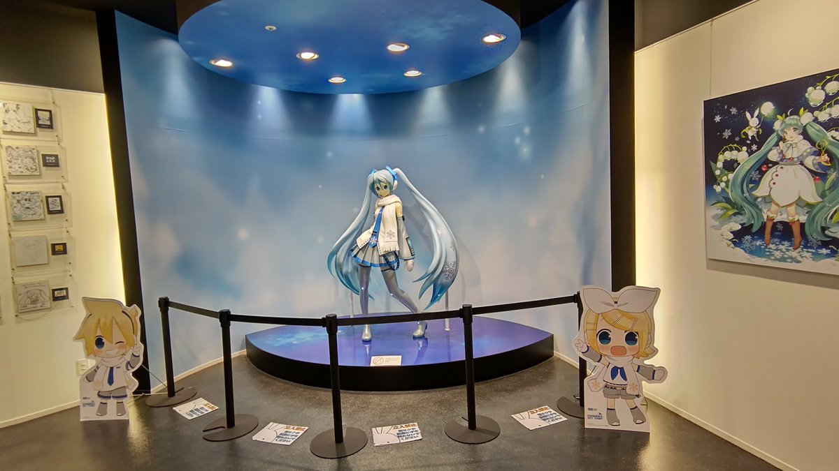 初音ミク ,ラビット・ユキネ ,雪ミク 「北海道から帰ってきました。無駄なくフルに楽しんだ!疲れた!! 」|時止ざまおのイラスト