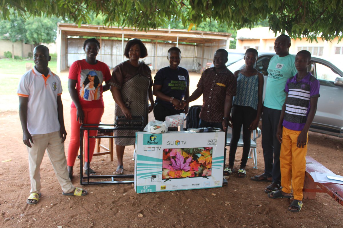 YouthHarvestFGH's tweet photo. @YouthHarvestFGH provides technical support and resources to #GHS to aid nurses facilitate #AdolescentReproductivehealth lessons to out-of-school boys and girls in Kassena-Nankana Municipal and Bawku-West District to make #healthservices friendly to #adolescents @RFSU @mohgovgh https://t.co/A8jW5wc7v2