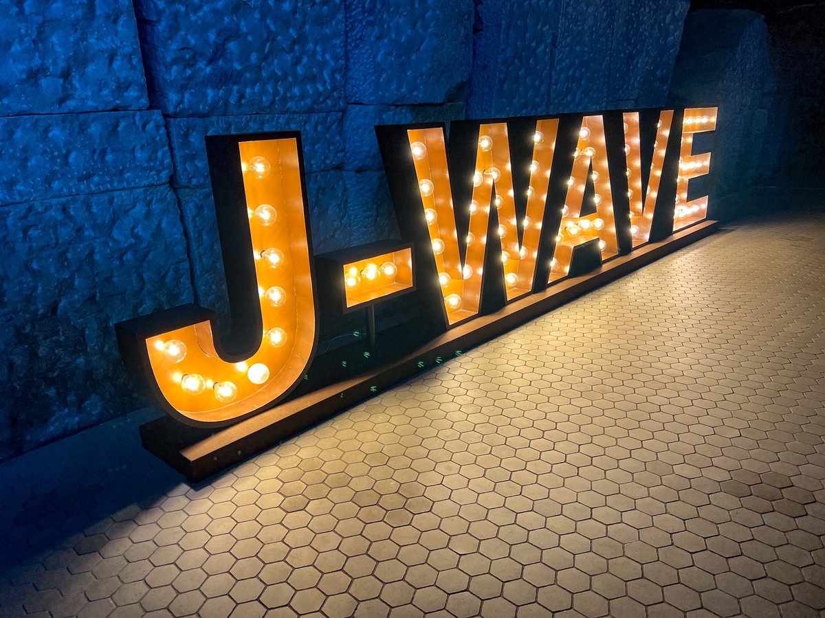 sayomora_360's tweet photo. J-WAVEのINSPIRE TOKYOに行ってきました‼️あれですね、今日の衣装があまりにも破壊力強くて…スクリーンに映った瞬間に、一緒に行った夏生さんを手を取り合ってしまった。誰なの❓ヘアバンド提案したのは…銀行口座を教えてほしい💸言い値を振り込ませてほしい。 https://t.co/qv3UAEYOfi