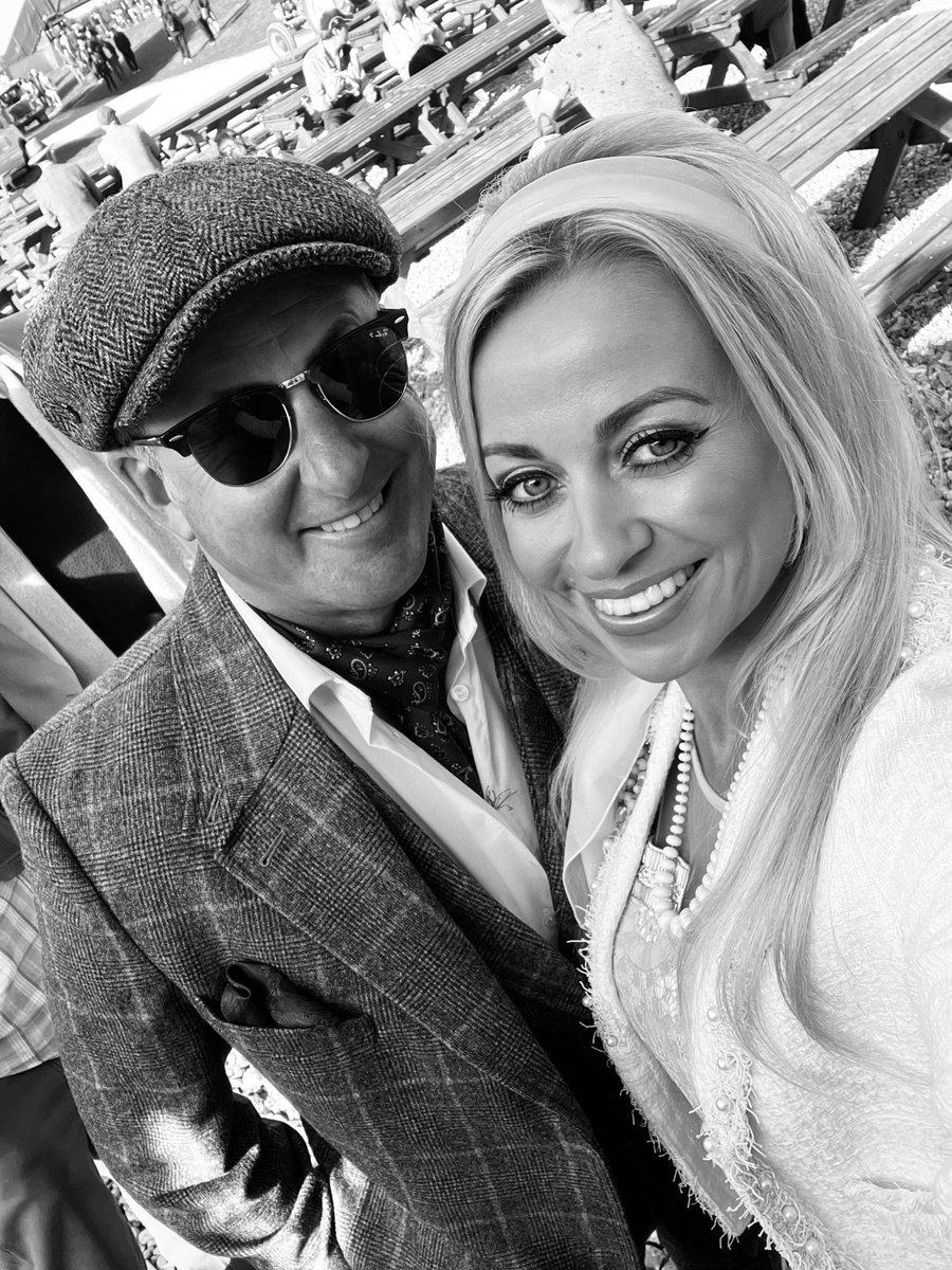 emma_beal80's tweet photo. Such a fabulous day from start to finish! 🥰🏎🏁✌🏽🍷❤️ @GrahamPrecious7 #goodwoodrevival2022 #classicars #goodwood #revival #festival #fun https://t.co/fgWWL3EWSq
