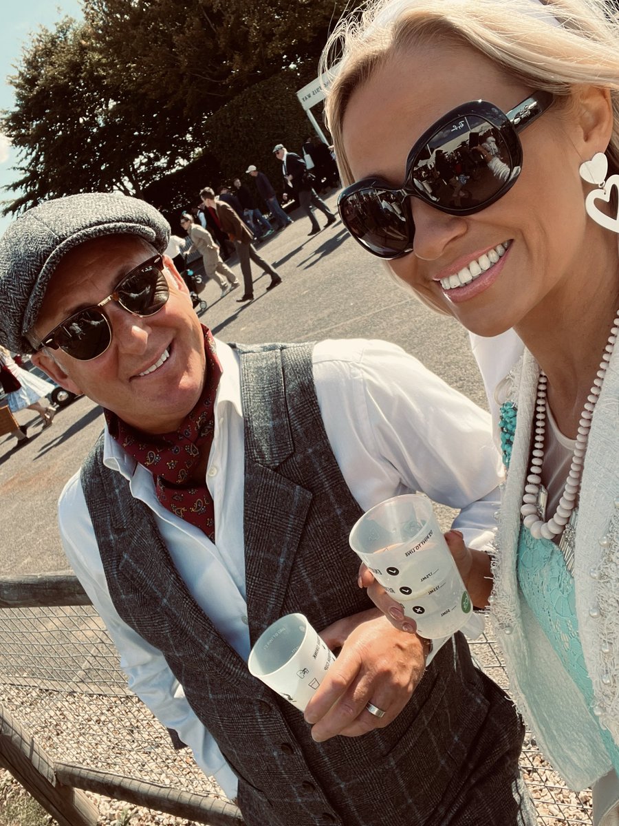 emma_beal80's tweet photo. Such a fabulous day from start to finish! 🥰🏎🏁✌🏽🍷❤️ @GrahamPrecious7 #goodwoodrevival2022 #classicars #goodwood #revival #festival #fun https://t.co/fgWWL3EWSq