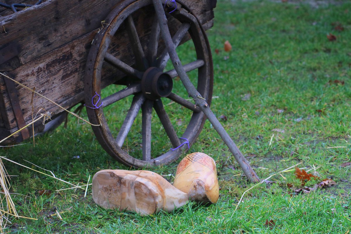 Fiets a.s. vrijdag mee met een gids door #Overdinkel en ontdek het smokkelverleden van dit grensdorp. De fietstocht duurt ongeveer 2,5 uur en start om 11.00 uur vanaf Camperplaats Skop'nboer. € 7,50 per persoon incl koffie met lekkers. Info: visitdeluttelosser.nl/agenda-item/10…