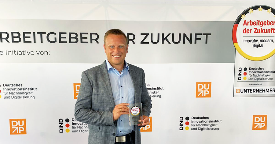Salamander_SWDS's tweet photo. We are employers of the future. We received the award from the German Innovation Institute for Sustainability and Digitalization together with the "Top Service" distinction!
#employerofthefuture #career #proud #topService https://t.co/c6zmhWNgpd