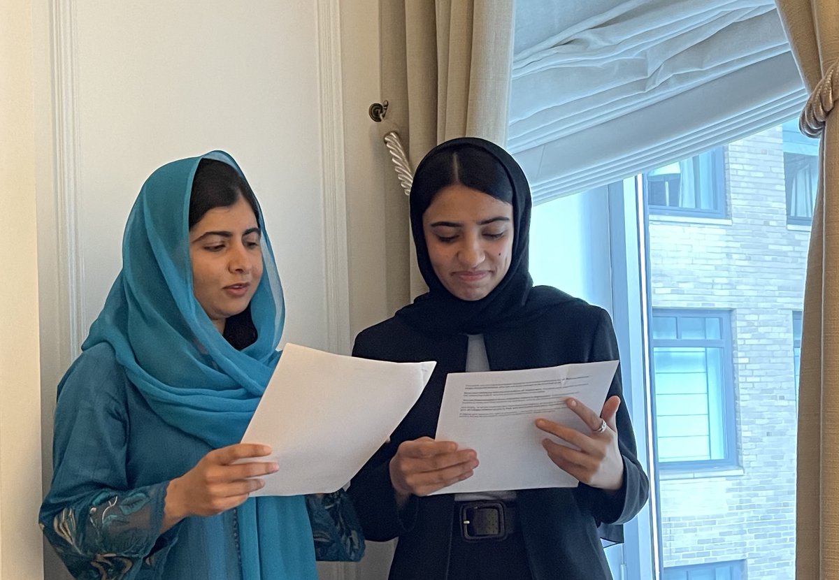 Later today Afghan student <a href="/FaruqiSomaya/">Somaya Faruqi</a> and <a href="/Malala/">Malala Yousafzai</a> speak in front of world leaders at the <a href="/UN/">United Nations</a>, along with climate activist @vanessa_vash and Ukrainian student Yelizaveta Posivnych. Catch them here at 10:30 am ET: mala.la/3dnq3Rp.

Pictured: some practice time 💙