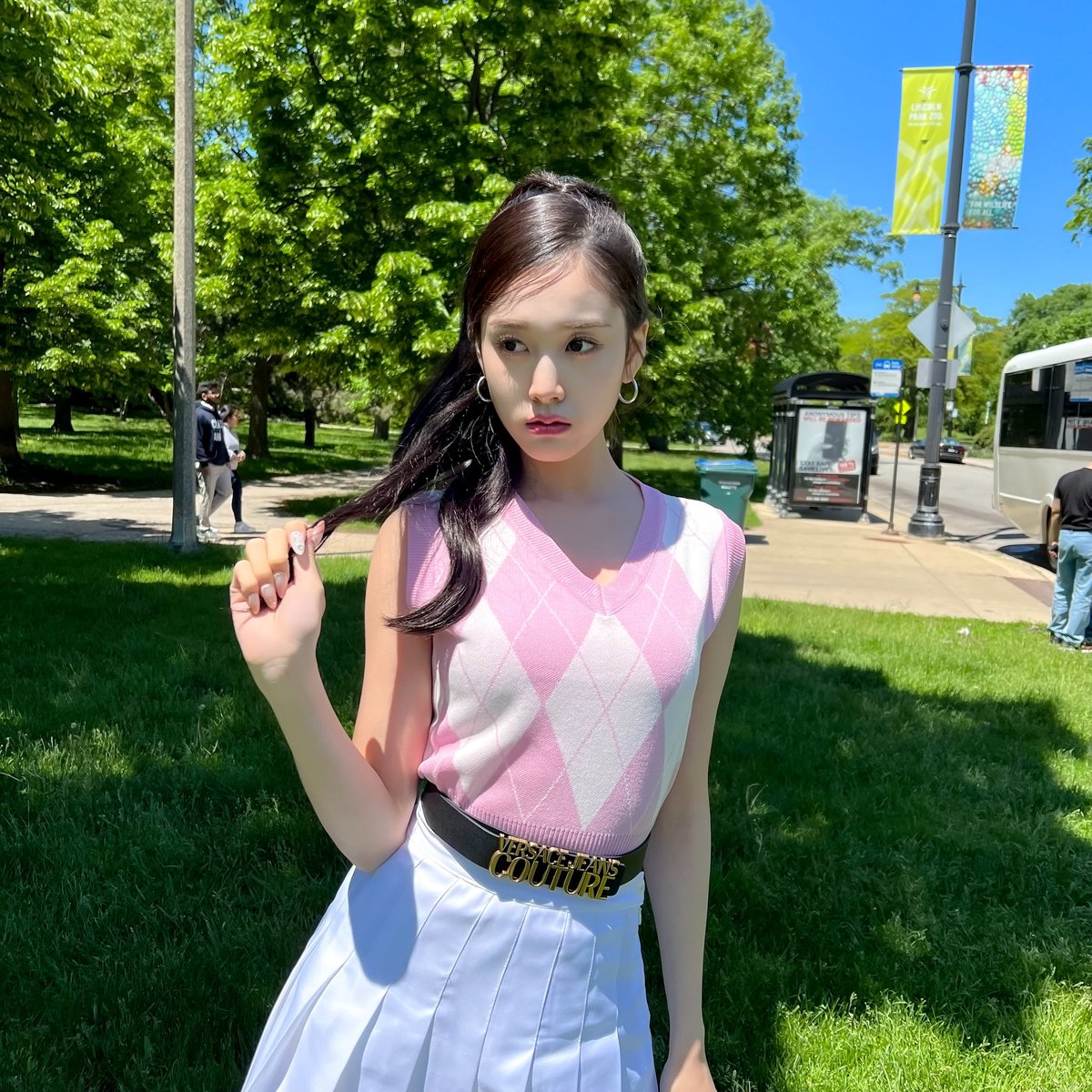 Yeeunaire's tweet photo. There she stands. Beware of her fair hair, for she excels all creatures in the magic of her locks; her own hair was a glory of copper fire that morning, shining like a whisky still, tying it up, long and serene down her back ꔛ 𓈒 *🌷🖇˚  ᦃ ･ https://t.co/jzLQqgOaZ5