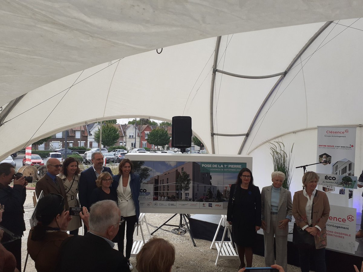 Vendredi dernier c'était la pose de la 1ere pierre du futur éco-quartier Maréchal Juin à <a href="/a_saint_quentin/">Saint-Quentin</a>. <a href="/AfevFrance/">Afev</a> participera à l'animation du quartier via l'ouverture de colocations étudiantes solidaires #Kaps et créera du #liensolidaire. <a href="/MacarezF/">Frédérique Macarez</a> @Clesence_AL <a href="/VArdaens/">Virginie ARDAENS</a>