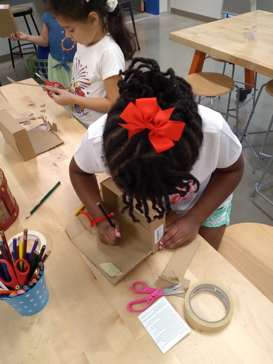 Creativity+cooperation =makerspace