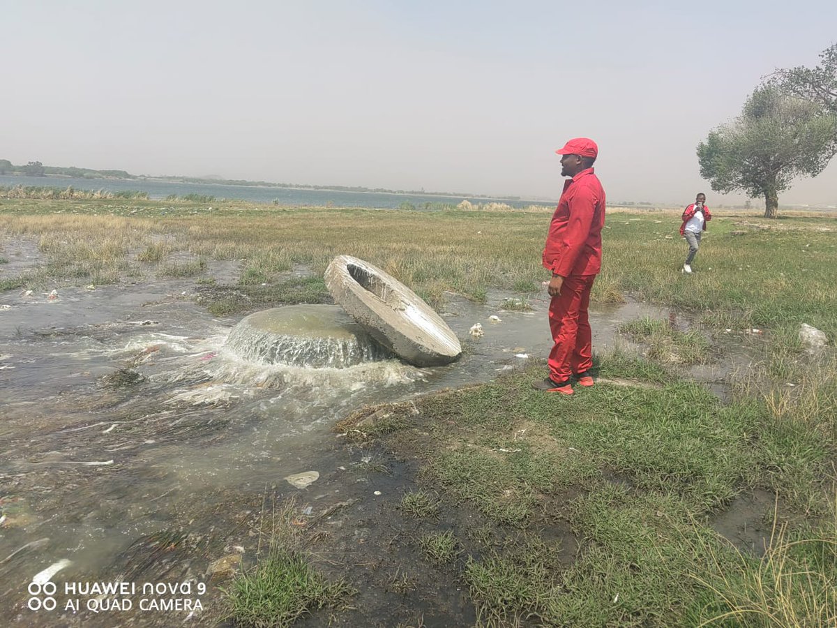 EFFGautengProv's tweet photo. {in Pictures} The Provincial Chairperson of the EFF in Gauteng Cmsr @DungaLeko together with Provincial Deputy Secretary Fighter Bethuel Munyai conducting oversite visit at dlomo dam. Sharpville. https://t.co/KbB7gZJ4OE