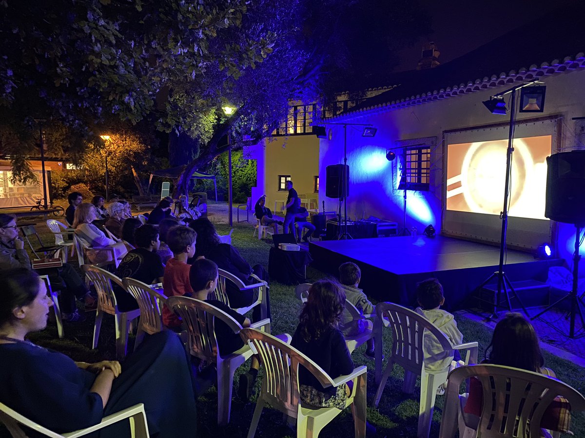 cid_impossiveis's tweet photo. Na Semana Europeia da Mobilidade apresentámos as @cid_impossiveis ao ar livre em Telheiras.

🌱E que bom foi o debate se Telheiras se podia tornar um super quarteirão, com menos carros e mais vida nas ruas.

Obrigado @vivertelheiras pelo convite 🙏 https://t.co/SVG0o8ubVC