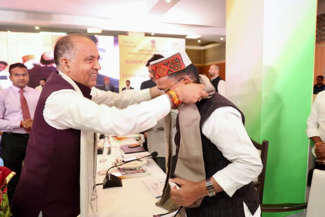 jaiveersingh099's tweet photo. आज केंद्रीय पर्यटन मंत्री माननीय श्री @kishanreddybjp जी एवं मुख्यमंत्री हिमाचल प्रदेश माननीय श्री @jairamthakurbjp जी ने राष्ट्रीय सम्मेलन के द्वितीय दिवस पर स्वागत सम्मान किया।
इस अवसर पर उत्तर प्रदेश में पर्यटन विकास हेतु विभिन्न विषयों पर चर्चा की। https://t.co/okmuKz1vtH
