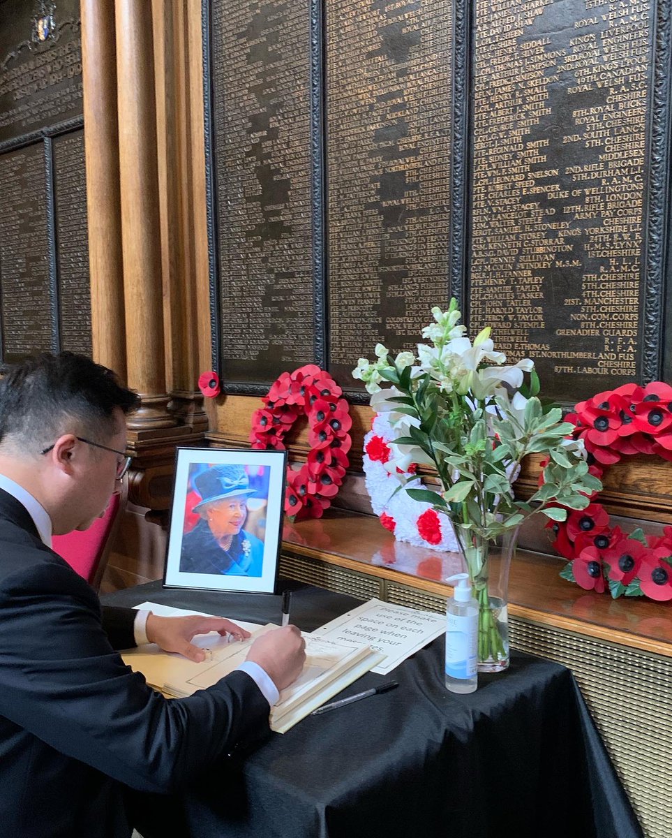 hkinchester's tweet photo. Remembering and praying for the Queen at @ChesterCath  and signing the book of condolences at the Town Hall on behalf of our organisation and HKers in Chester. Thanks for the invite from the @Go_CheshireWest Council. https://t.co/neae1IEFJX