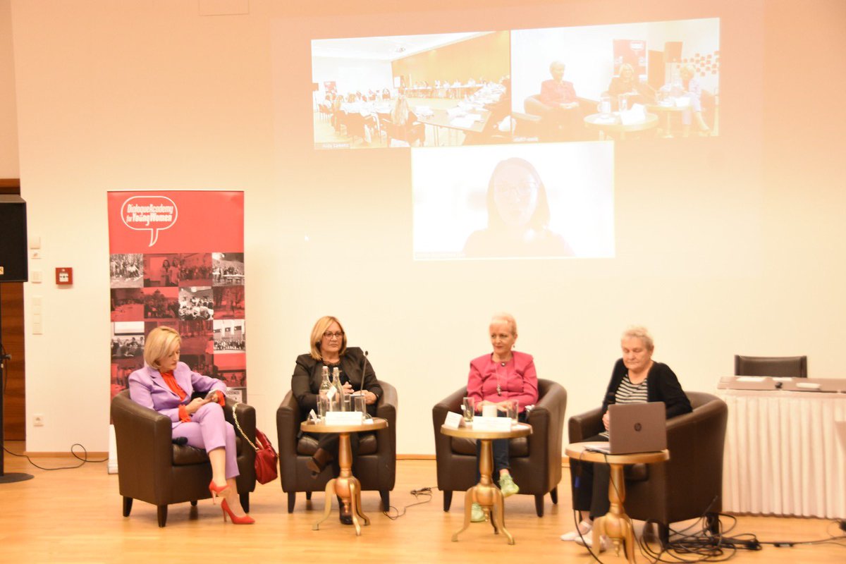 mimozakusari's tweet photo. Excellent discussion today at Dialogue Academy #DA2022 in #Mauerbach 🇦🇹 organised by @OSCEKosovo on the topic: Raising number of elected and appointed women – a path to transformative politics?
Inspired by young women from 🇽🇰&🇷🇸 & their sharp observations on the current situation https://t.co/JTXyGj229j