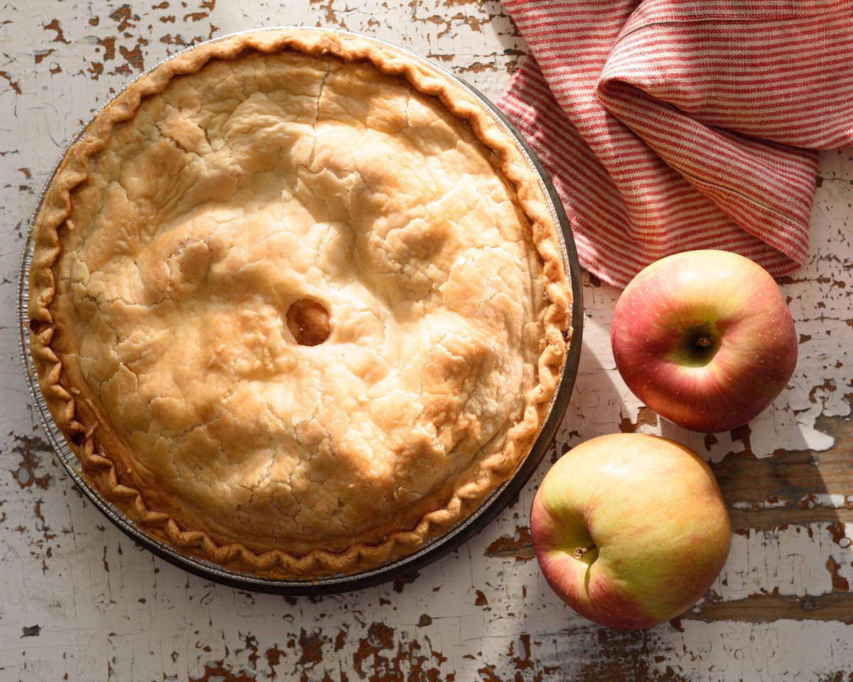 WhiteHouseFF's tweet photo. A fresh-baked apple pie is the perfect way to treat yourself. Pick one up in our bakery or make a homemade pie with apples from WHFF. See you on the farm. #WHFFapples #ApplePie #CanfieldAppleOrchard https://t.co/uComjVdtLy