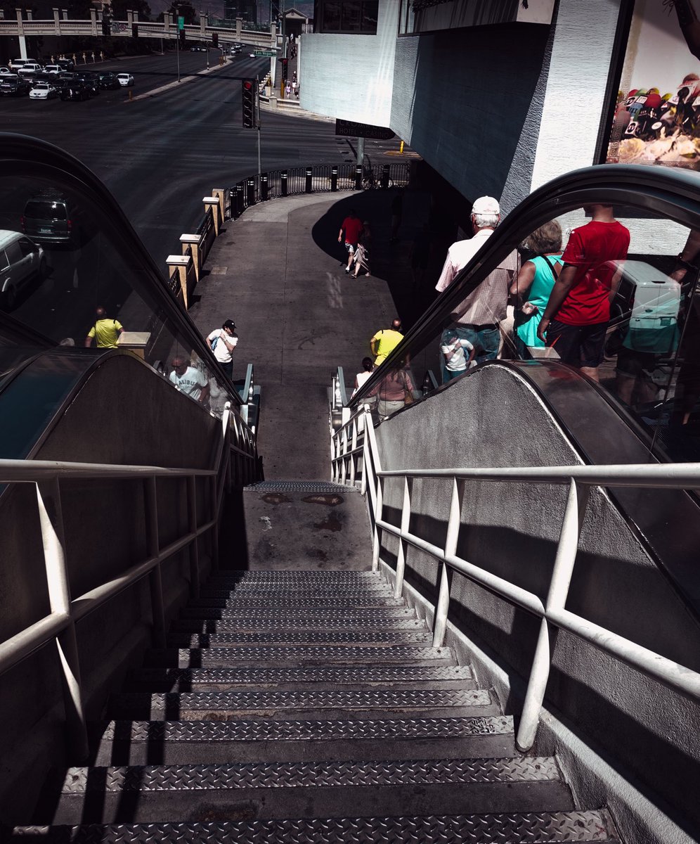 RecDStudio's tweet image. #streetphotography #photography 
#nooneinthemiddle #divided #zve10