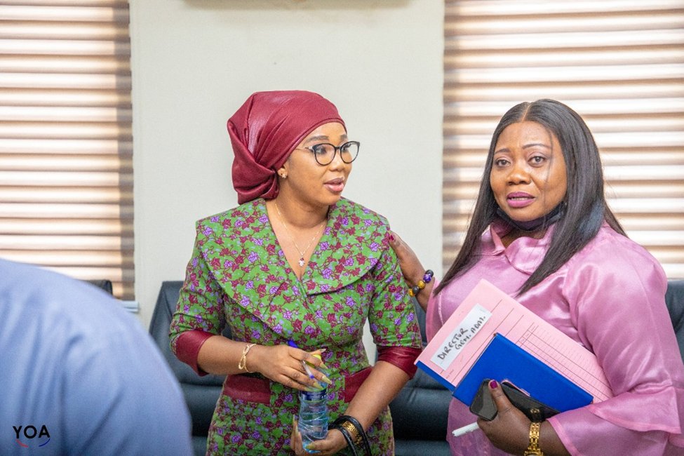 gctuonline's tweet image. The Director of University Relations, GCTU sworn- in as a Council member of NUSRAT-JAHAN Ahmadiyya College of Education
Click on this link  site.gctu.edu.gh/19/09/2022/new…   to read more 
Congratulations Madam!