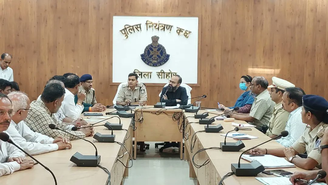 CollectorSehore's tweet photo. कलेक्टर श्री ठाकुर ने सभी पर्वो पर आयोजनों के दौरान साफ-सफाई, विद्युत, पेयजल आदि व्यवस्थाओं के संबंध में चर्चा करते हुए संबंधित अधिकारियो को सभी आवश्यक व्यवस्थाएं सुनिश्चित कराने के निर्देश दिए। 

#JansamparkMP 
#CMMadhyaPradesh https://t.co/7LWxTtxViQ