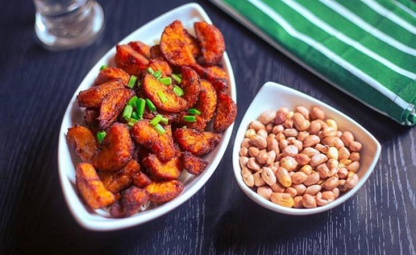 BraAhaGhana's tweet photo. Have you tried the hottest and the most delightful kelewele from Kelewele House? Click the link below and BraAha will take you there.
https://t.co/QSgPstH71K
#braaha #umbrellahub #kelewele #food #kelewelehouse #snack https://t.co/ByEt1fnmGY