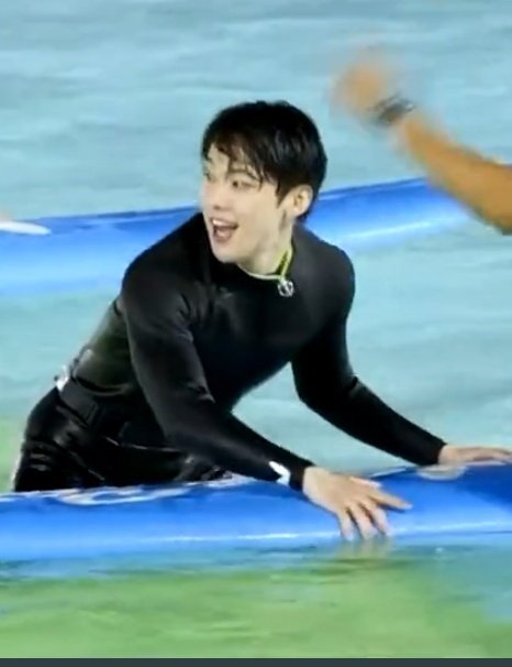 resoloser2's tweet photo. He is back 🌊🏄 https://t.co/aQDJf591pb