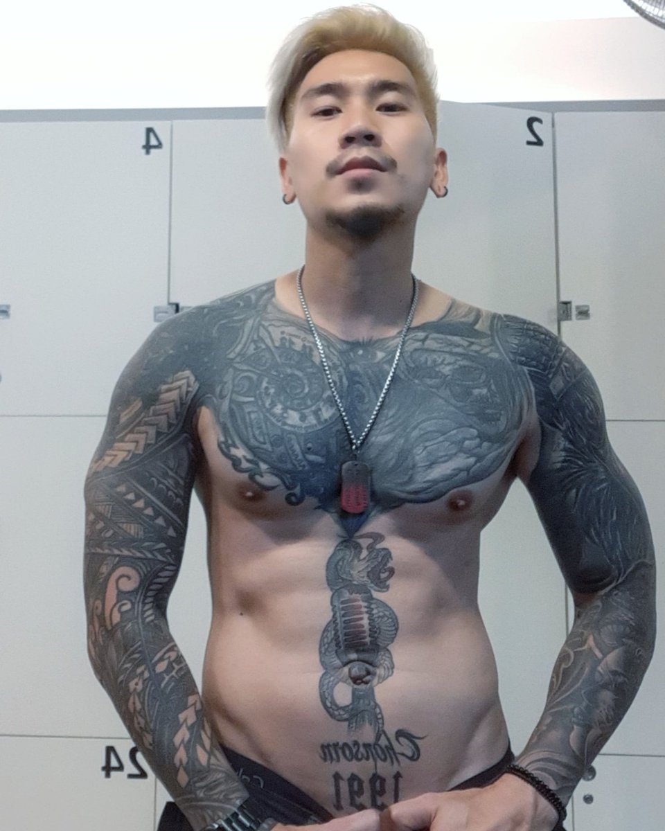 tun_cor's tweet photo. ไม่หล่อไม่เป็นไรขอให้หุ่นดีก็พอ💪😁 https://t.co/SdfvH1MxJY