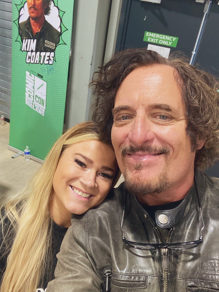 Great meeting  @KimFCoates @comconnireland great day loved the selfie. Think it’s time for a rewatch of @SonsofAnarchy @sutterink