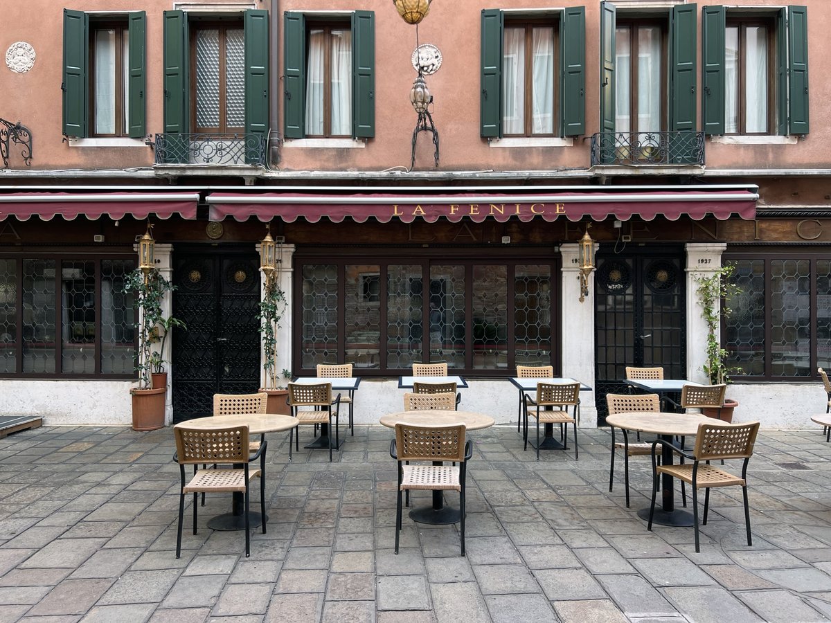 juanchapar's tweet photo. Hotel La Fenice et des Artistes, Venezia Giugno 2022
#architecturephotography #venicebuildings #venicephotos
#edificiosvenecia #edificiositalia #fineartphotograph #fotosvenecia
#fotosdeedificios #photobuildings #venicemonuments #munumentosvenecia
#BiennaleVenezia2022 https://t.co/vp3gDpWvjP