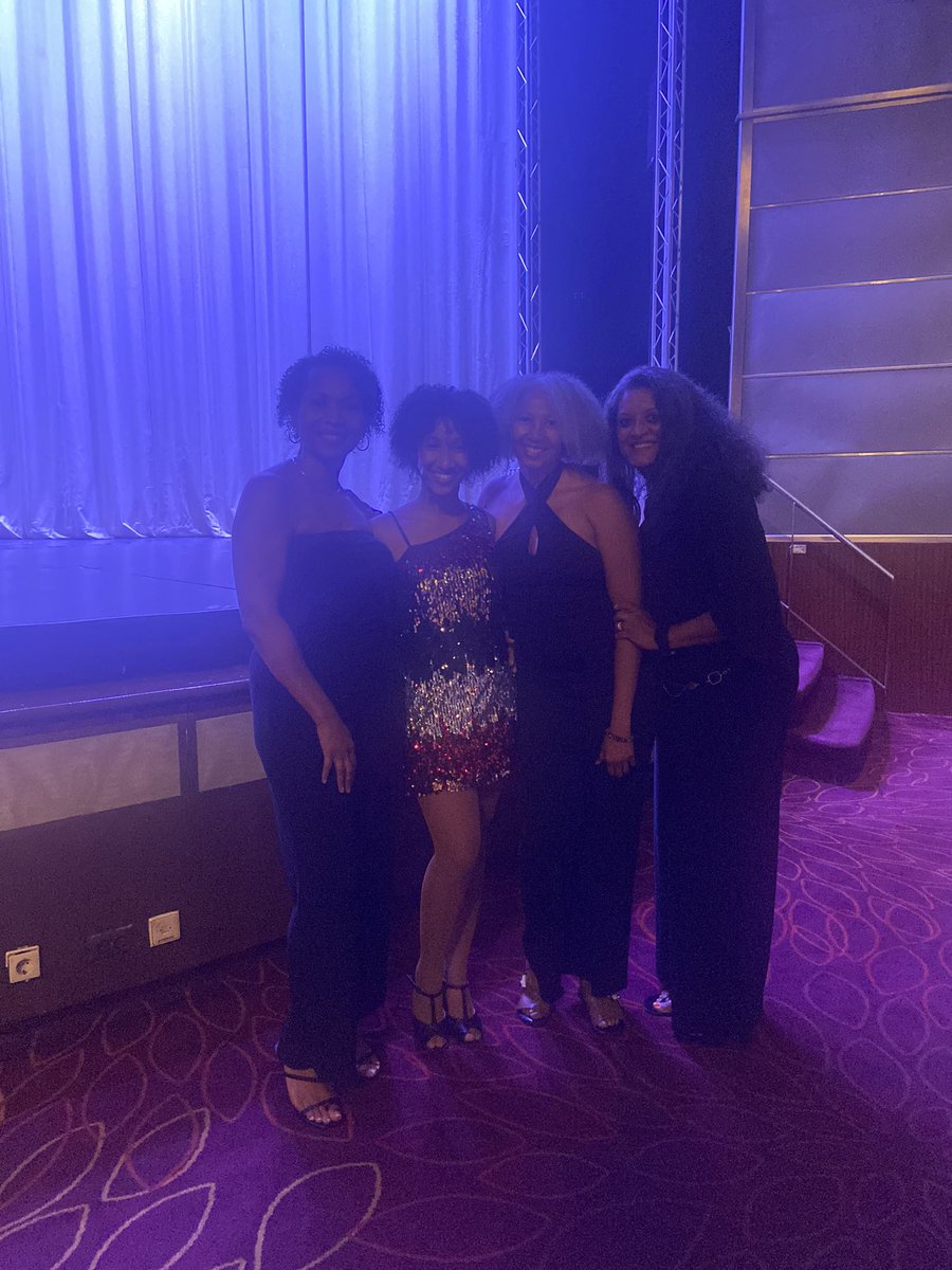 teacherdone31's tweet photo. The Royal Caribbean🛳🏝#TheStarFactory⭐️ #GabrielleLilly https://t.co/TQIWSkqfy0