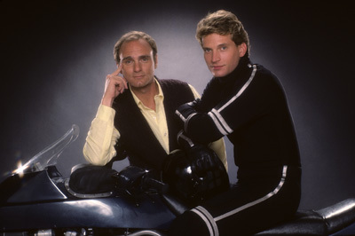 AlexOliveres's tweet image. Un recuerdo para el actor y cantante #RexSmith en el día de su 67 cumpleaños. Solo él puede alardear de haber sido #ElHalcónCallejero y #Daredevil. Pedazo currículum el suyo.