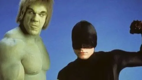AlexOliveres's tweet image. Un recuerdo para el actor y cantante #RexSmith en el día de su 67 cumpleaños. Solo él puede alardear de haber sido #ElHalcónCallejero y #Daredevil. Pedazo currículum el suyo.