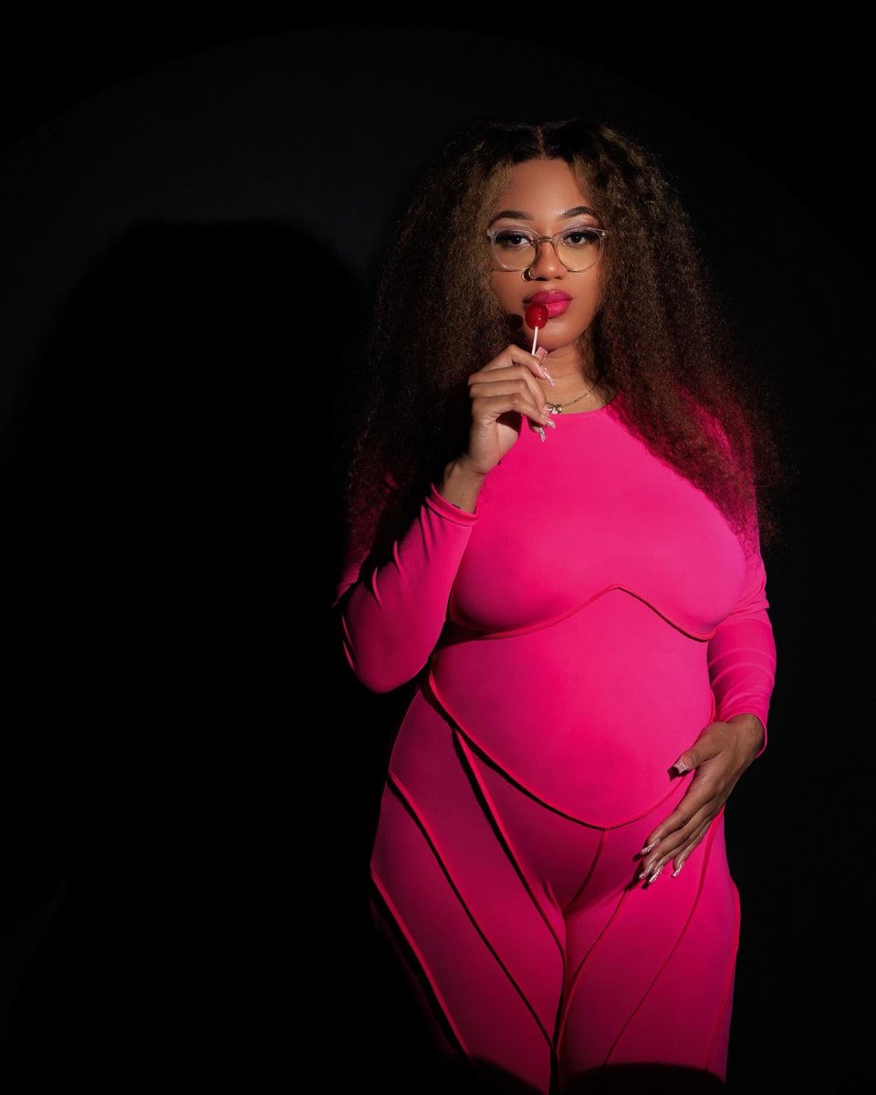 bjfromtheburbs's tweet image. To my unborn baby girl: You made my birthday so special this year, it’s an honor to carry you. I thank God for allowing me the opportunity to be a mother. You’ve given life a whole new meaning for us. Your daddy and I can’t wait to meet you, Baby E. 💗 #22weeks