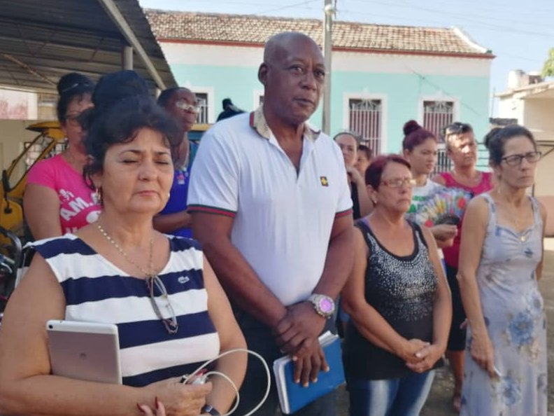 EducRemedios's tweet photo. ¡Decir Sí al Código, es dar otro Sí por #Cuba!👨‍👩‍👧‍👧🇨🇺 #YoDigoSí  Matutino en nuestra institución como respaldo al #CodigoDeLasFamilias ¡Te esperamos el 25! #CubaEsAmor @CubaMined @SaerySerrano @elsa_ena @Yamilet50088609 @dpevillaclara @VcProvincial @FarinaEstevez @curbelo_asley https://t.co/CVfS12KKNj