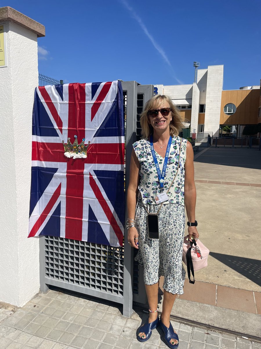 BSBCPrimaryHT's tweet photo. Our nursery children @BSB_Barcelona have decorated the Union Jack with HM Queen’s crown 👑 #RIPYourMajestyTheQueen https://t.co/vnQrjJlMri